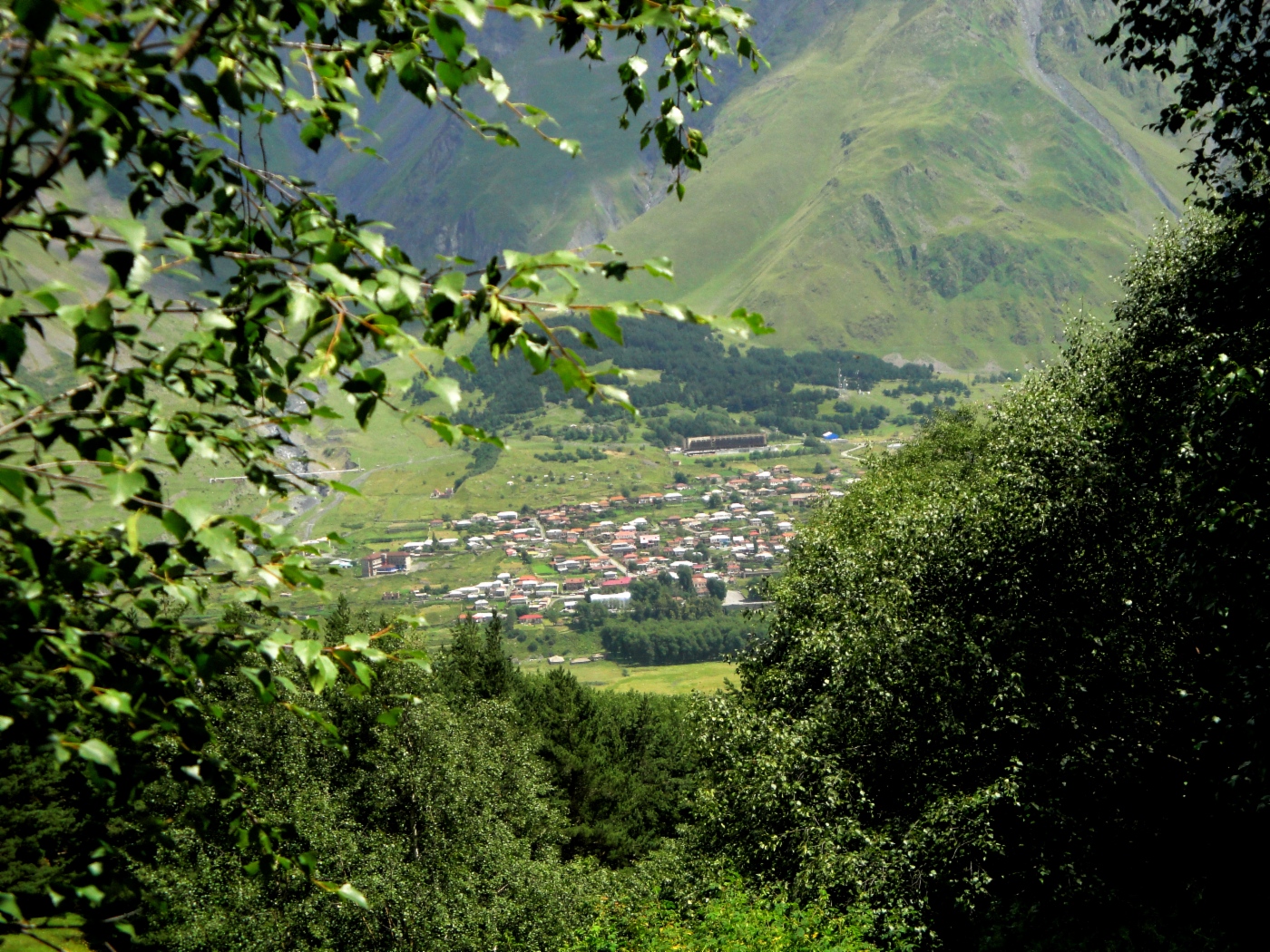 Blick auf Kazbegi (Stepanzminda)