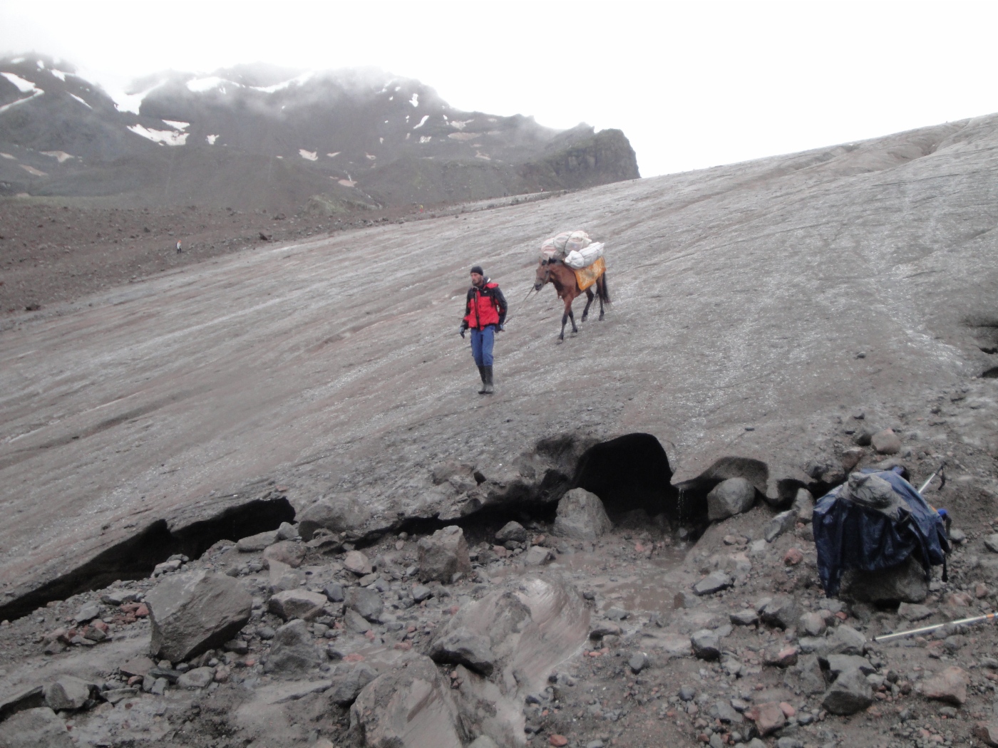 Berg-und-Gletscher-Gütertaxi. Wie hätte es den Bergsteigern das Leben erleichtert, hätten sie beizeiten von seiner Existenz erfahren о его существовании