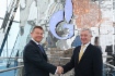 Andrey Kruglov und Régis Monfront, Deputy Chief Executive Officer der Credit Agricole CIB, unterzeichneten eine Kreditvereinbarung zwischen Gazprom und der französischen Credit Agricole Corporate & Investment Bank (Credit Agricole CIB)
