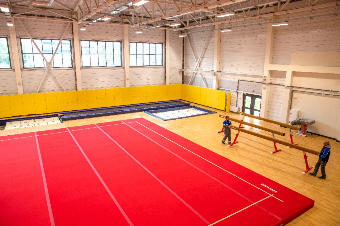 Turnhalle im Sport- und Gesundheitskomplex im Stadtbezirk Moskowski