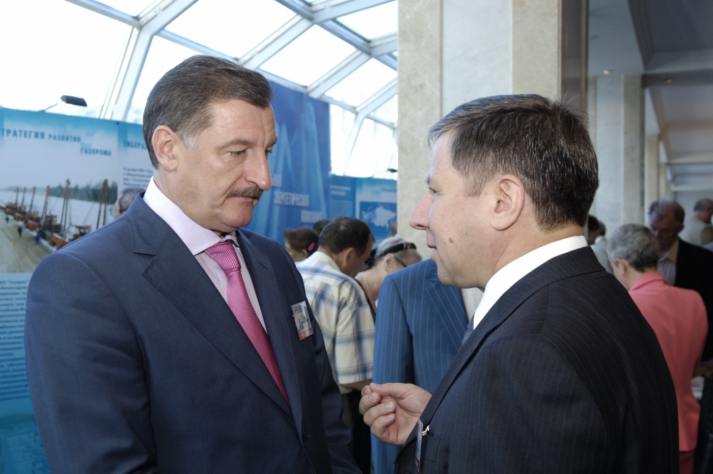 Alexander Kozlov (links) auf der Jahreshauptversammlung der Aktionäre der OАО Gazprom, 30. Juni 2006