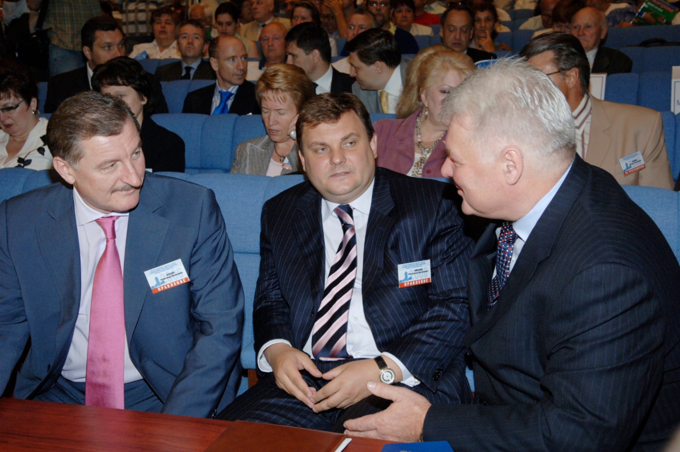 Alexander Kozlov (links) auf der Jahreshauptversammlung der Aktionäre der OАО Gazprom, 30. Juni 2006