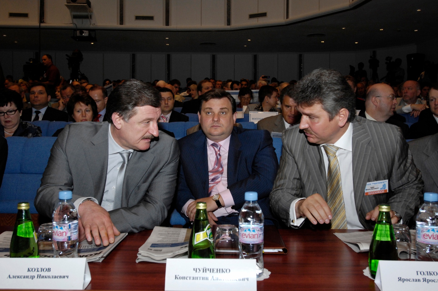 Alexander Kozlov (links) auf der Jahreshauptversammlung der Aktionäre der OАО Gazprom, 29. Juni 2007