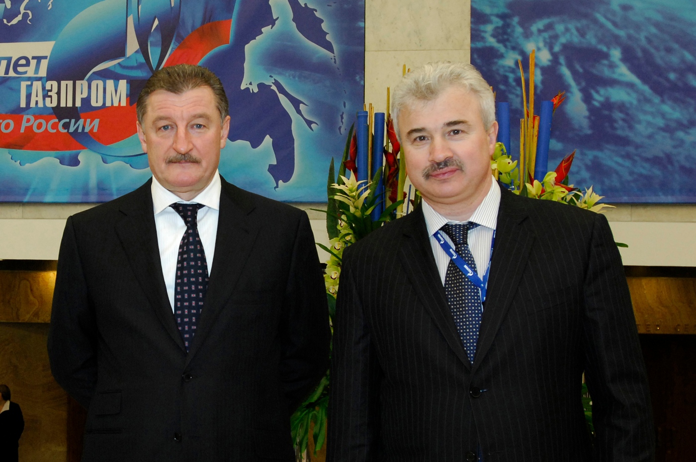 Alexander Kozlov (links) bei Feierlichkeiten zum 15-jährigen Bestehen der Gazprom, 11. Februar 2008