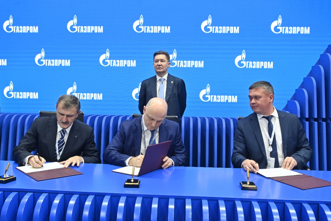 Generaldirektor der Gazprom Invest,
Vyacheslav Tyurin, Oleg Aksyutin und
Generaldirektor der Gazprom Nedra,
Alexey Ovechkin