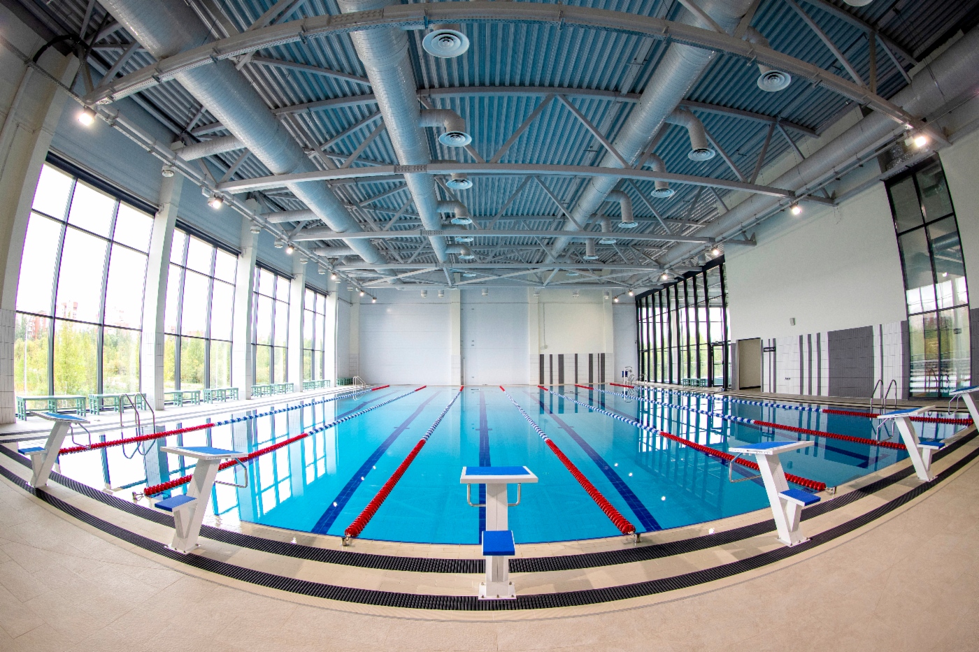 Schwimmbad im Sport- und Gesundheitskomplex in Peterhof