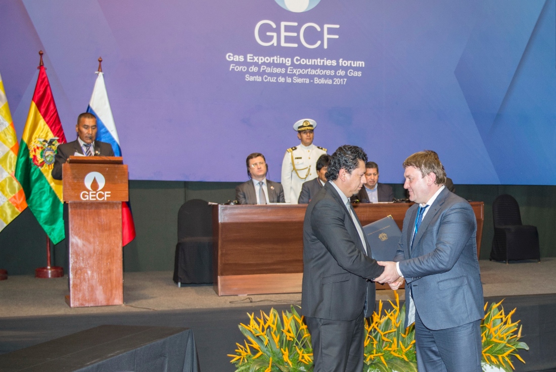 Im Rahmen des IV. Forums Gas exportierender Länder unterzeichneten der Generaldirektor der Gazprom Gazomotornoye Toplivo, Mikhail Likhachev, und der amtierende Präsident der Yacimientos Petroliferos Fiscales Bolivianos, Oscar Javier Barriga Arteaga, eine Absichtserklärung zur Gründung eines Joint Ventures