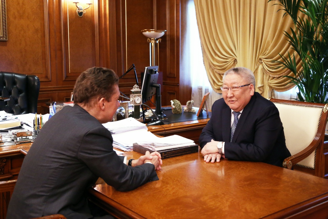 Yegor Borisov (rechts) während des Treffens mit Alexey Miller