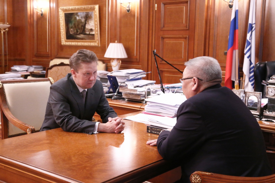 Alexey Miller (links) während des Treffens mit Yegor Borisov