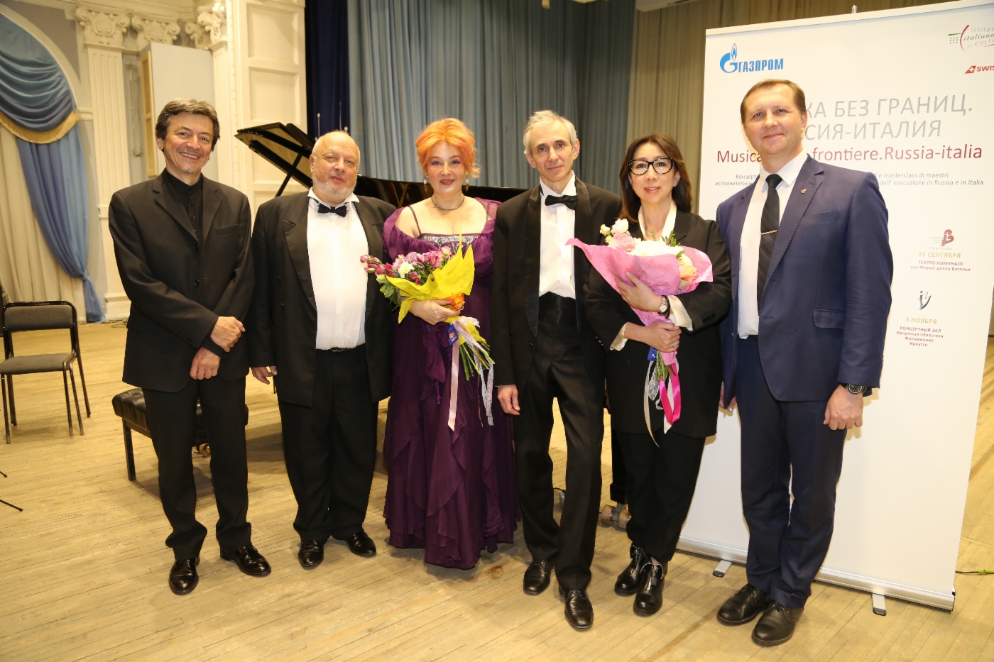 Teilnehmer und Veranstalter des Projekts im Großen Saal der regionalen Philharmonie Irkutsk