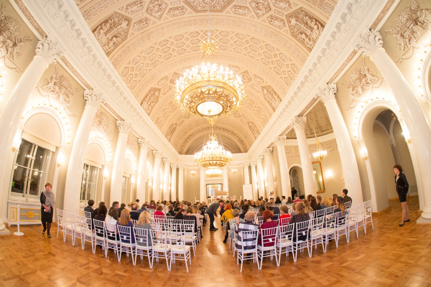 Abschlusskonzert des Projekts „Musik ohne Grenzen. Russland – Italien“ im Saal der weißen Säule des Jussupow-Palastes in Sankt Petersburg