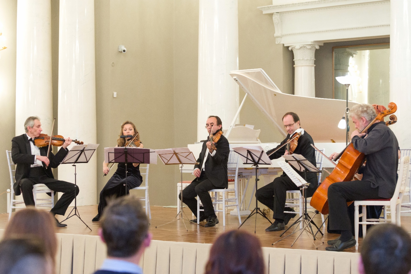 Abschlusskonzert des Projekts „Musik ohne Grenzen. Russland – Italien“ im Saal der weißen Säule des Jussupow-Palastes in Sankt Petersburg