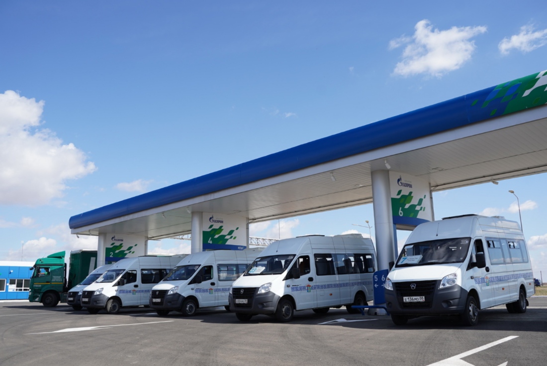 Im Rahmen des Petersburger Internationalen Gasforums 2022 fand die feierliche Inbetriebnahme der allerersten Gazprom-Tankstelle in Kalmückien statt