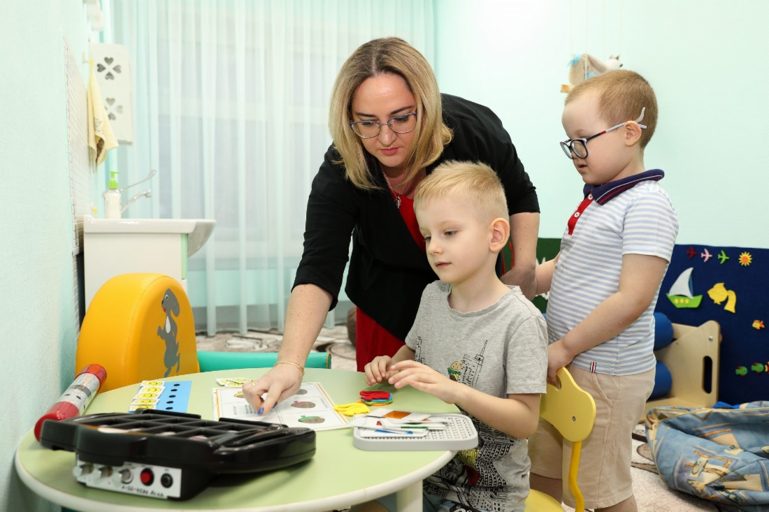 Kinder der Vorschule „Alenki Zwetotschek“ im Unterricht