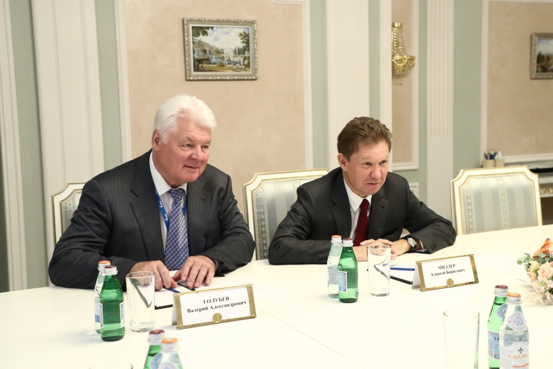 Arbeitstreffen zwischen Alexey Miller und dem Präsidenten der Republik Südossetien, Anatoly Bibilov, im Rahmen des Petersburger Internationalen Wirtschaftsforums 2018