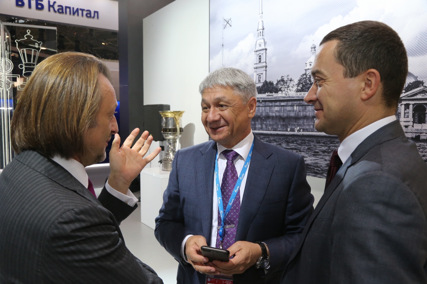 Generaldirektor der OOO Gazprom Expo Sergey Kalityuk, Generaldirektor der OOO Gazprom Transgaz Ufa Shamil Sharipov und Pressesprecher des Vorstandsvorsitzenden –stellvertretender Departementsleiter Sergey Kupriyanov