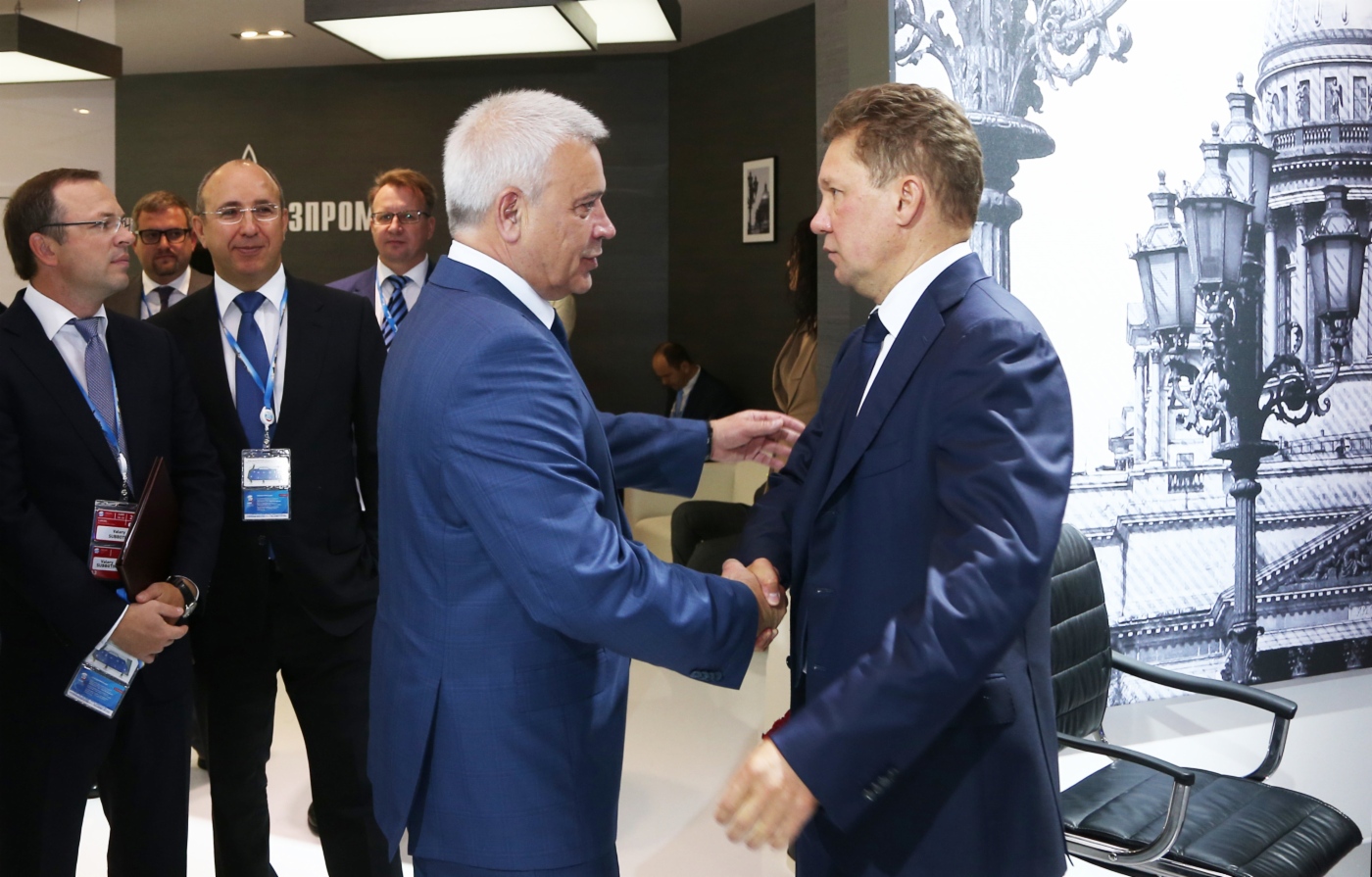 Präsident der Lukoil Vagit Alekperov (in der Mitte) und Alexey Miller (rechts)
