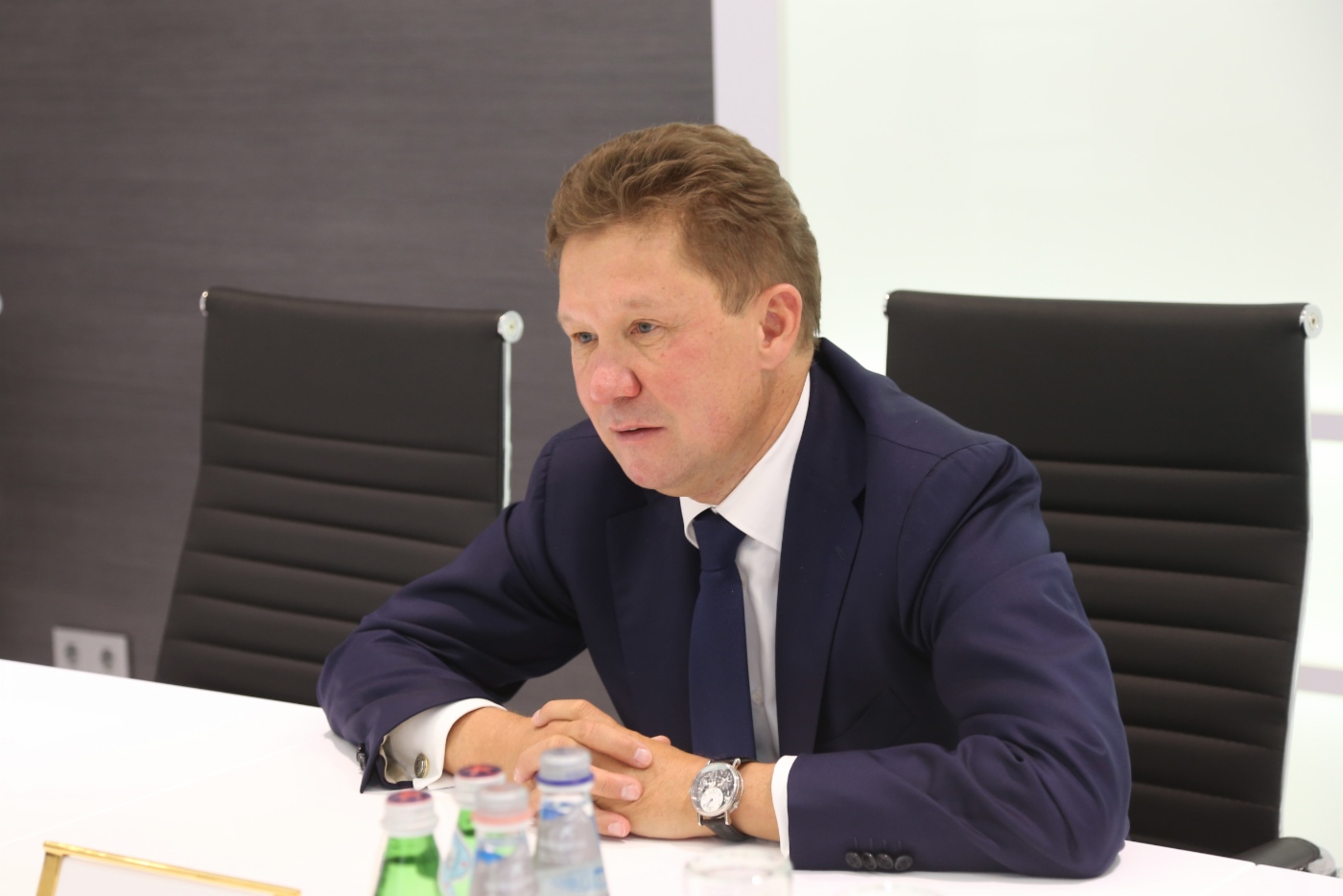 Alexey Miller während des Arbeitstreffens mit Rovnag Abdullayev