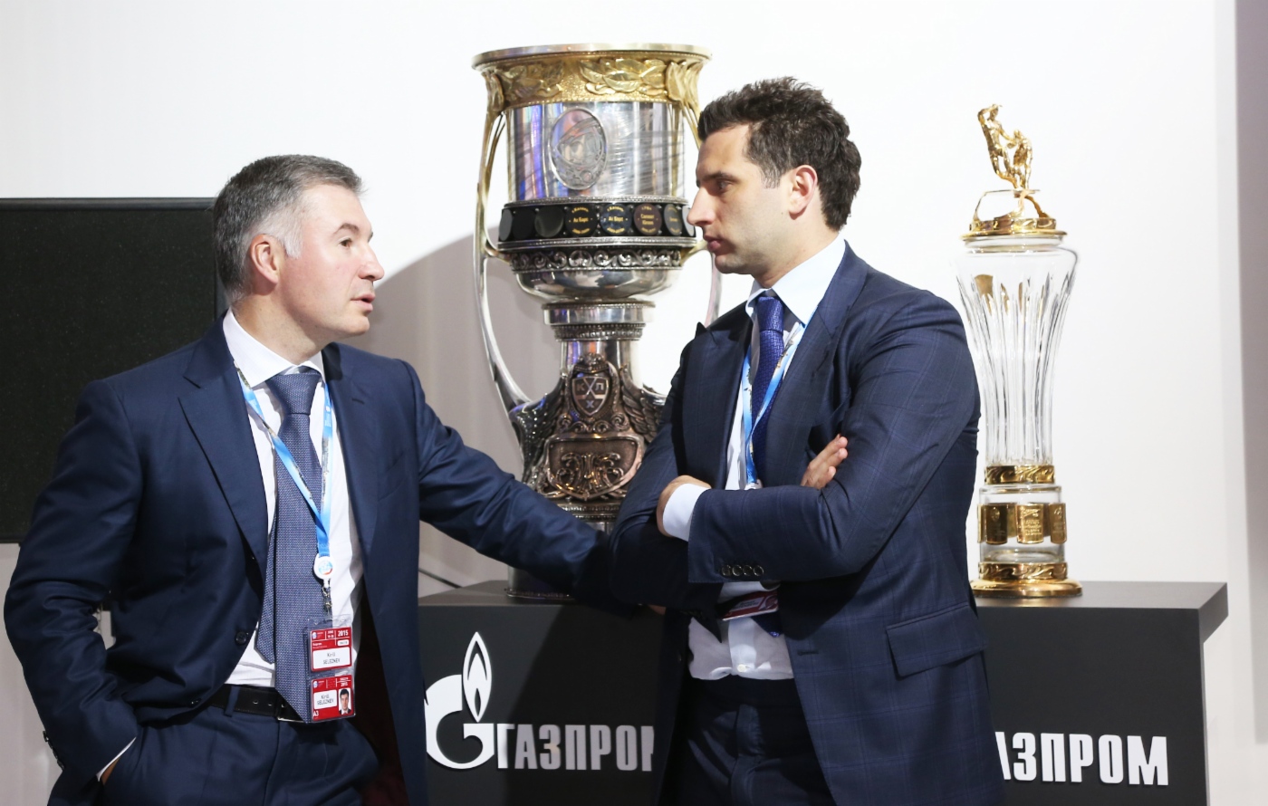 Mitglied des Vorstands, Departmentsleiter der ОАО Gazprom und Generaldirektor der ООО Gazprom Mezhregiongaz Kirill Seleznev (links)
