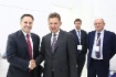 Im Rahmen des V. Petersburger Internationalen Gasforums fand ein Arbeitstreffen zwischen Alexey Miller (zweiter von links) und dem Präsidenten von International Gas Union David Carroll (links) statt