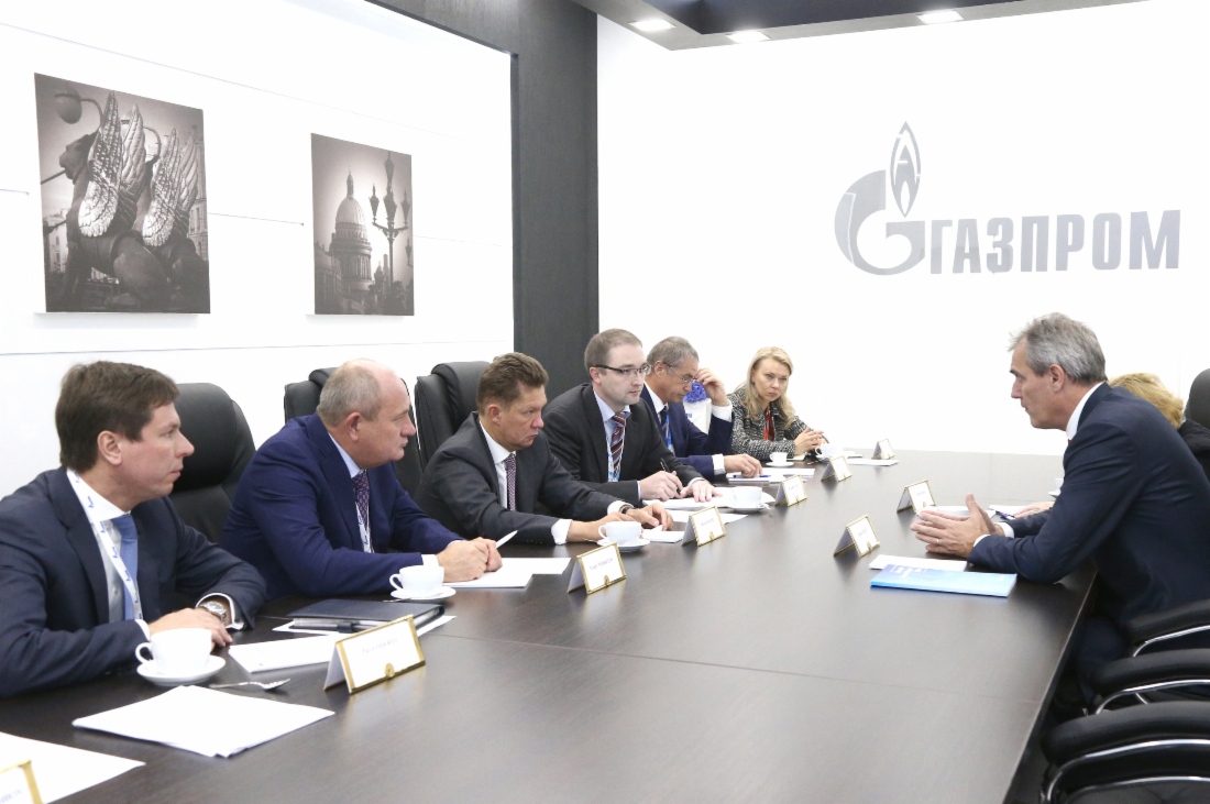 Im Rahmen des V. Petersburger Internationalen Gasforums fand ein Arbeitstreffen zwischen Alexey Miller und dem Vorstandsvorsitzenden der OMV AG, Rainer Seele, statt