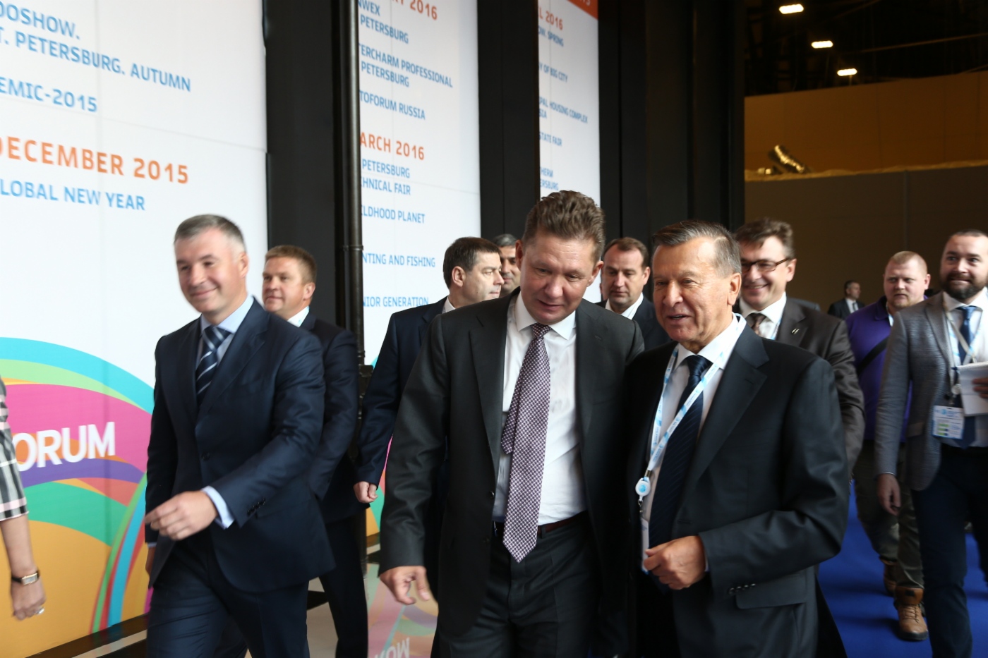 Alexey Miller und Viktor Zubkov besuchten Ausstellungsstände der Gazprom und anderer Gesellschaften auf dem Forum