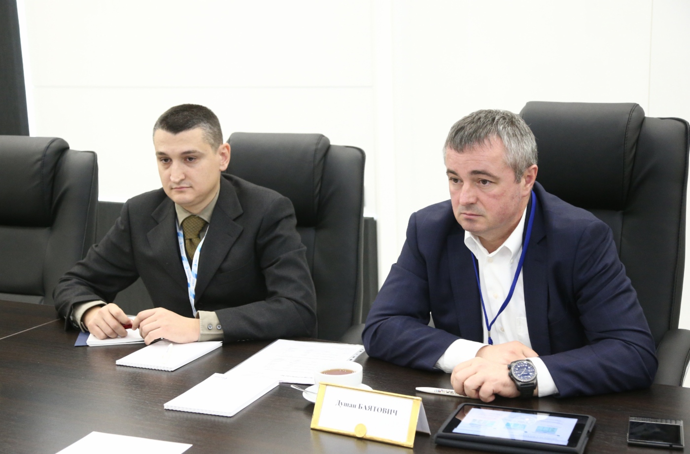 Dusan Bajatovic (rechts) während des Arbeitstreffens mit Alexey Miller