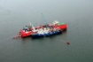 Arbeit des Rohrlegeschiffes MRTS Defender in der Baidarazkaja-Bucht