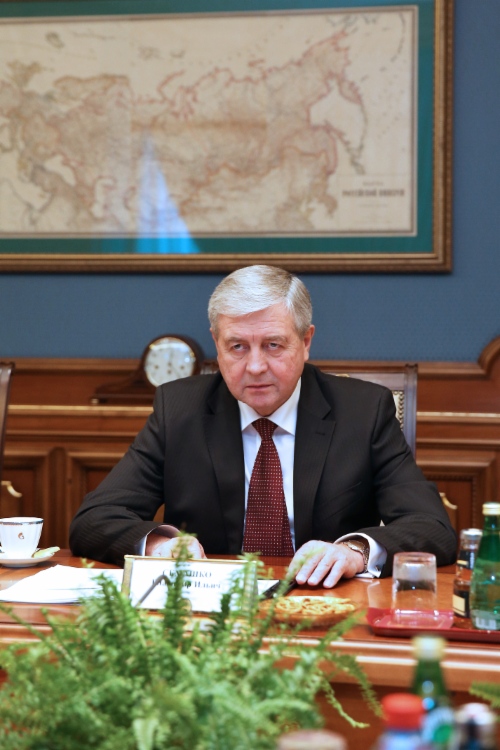 Vladimir Semashko während des Arbeitstreffens mit Alexey Miller 