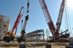 Montage eines spiralgewickelten Wärmeaustauschers auf der Baustelle des Gasverarbeitungswerkes Amur