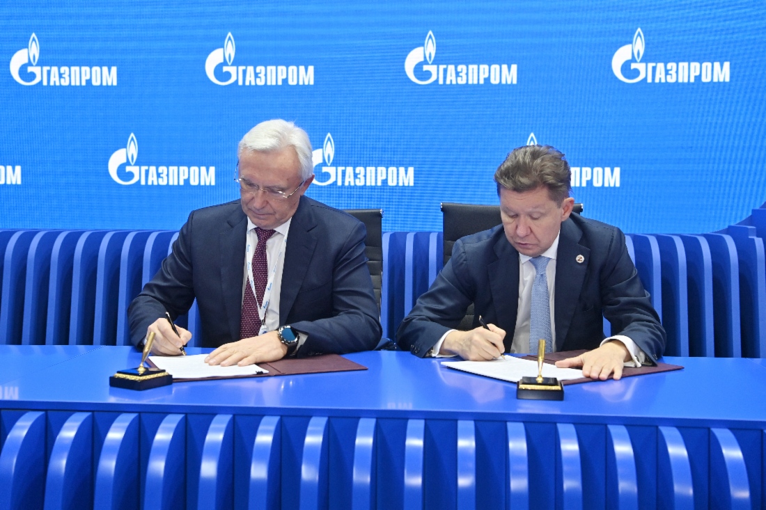 Generaldirektor von KAMAZ, Sergey
Kogogin, und Alexey Miller