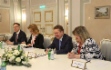 Arbeitstreffen zwischen Alexey Miller (Zweiter von rechts) und der außerordentlichen und bevollmächtigten Botschafterin Frankreichs in der Russischen Föderation, Sylvie Bermann, in Sankt Petersburg im Rahmen des V. Internationalen Arktis-Forums „Arktis – Raum für Dialog“