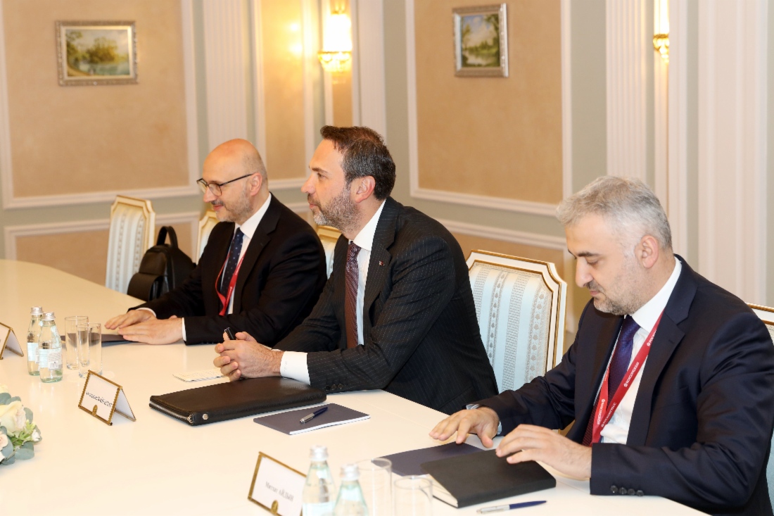 Arbeitstreffen zwischen Alexey Miller und Alparslan Bayraktar sowie Burhan Ozcan im Rahmen des Petersburger Internationalen Wirtschaftsforums 2022