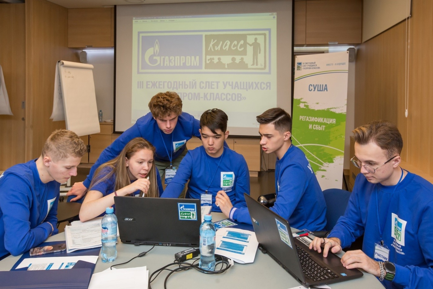 Arbeit an wissenschaftlichen und Forschungsprojekten beim Treffen von Gazprom-Klassen 2018
