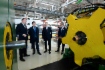 Nikita Murov, Generaldirektor der Bronka-Group-Holding, Alexey Miller, Alexander Beglov, Gouverneur von Sankt Petersburg, und Pavel Altov, Generaldirektor des Izmeron-Werkes