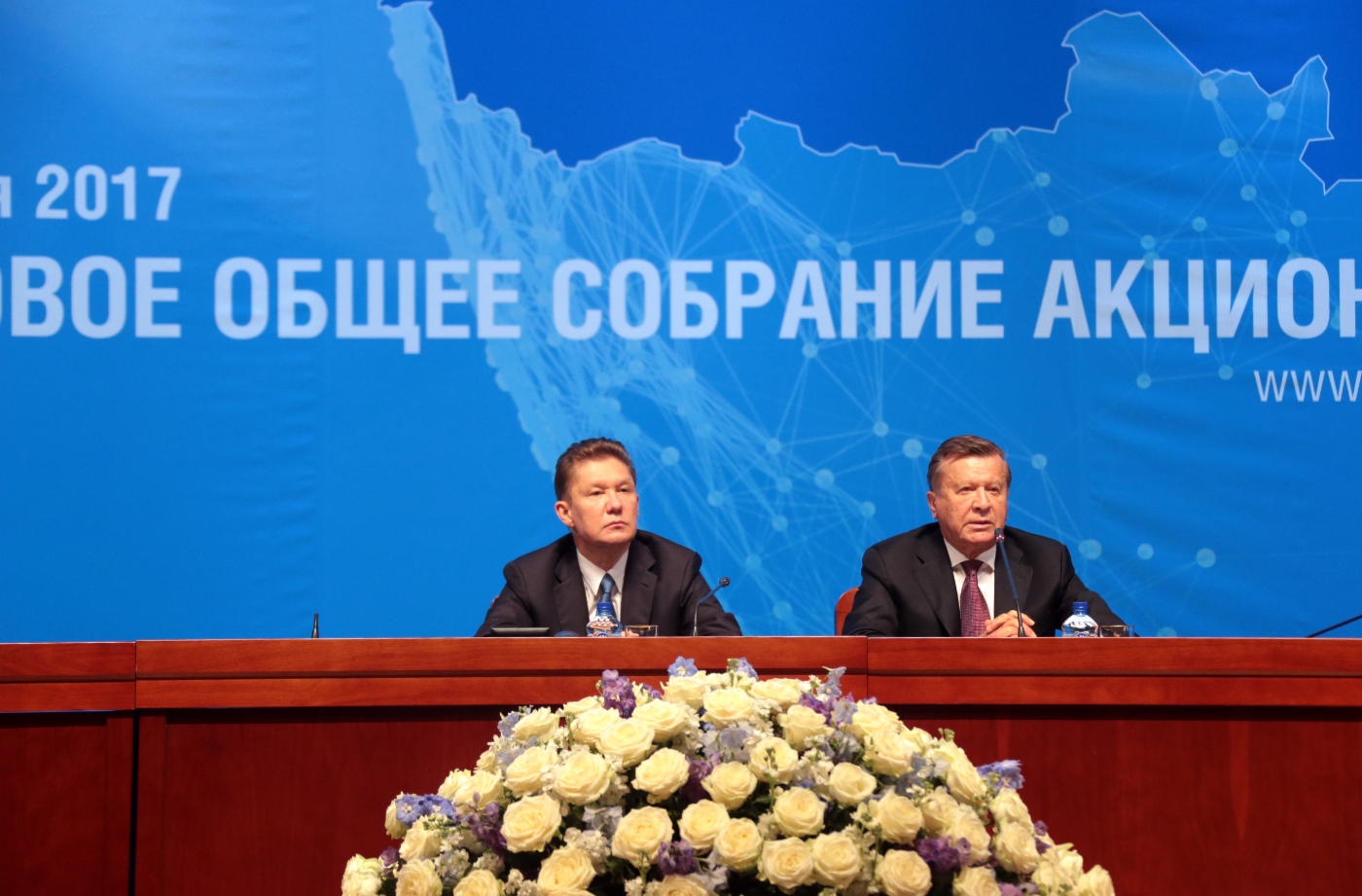 Alexey Miller und Viktor Zubkov während der abschließenden Pressekonferenz