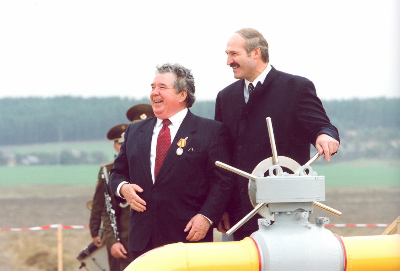 Rem Vyakhirev und Alexander Lukashenko bei der Inbetriebnahme der Gaspipeline Jamal – Europa, September 1999. Foto: Vyacheslav Polunin