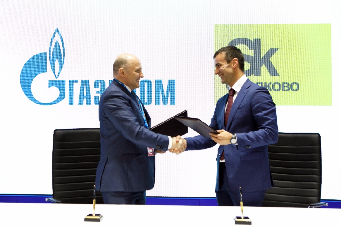 Im Rahmen des Petersburger Internationalen Wirtschaftsforums 2018 unterzeichneten Oleg Aksyutin und der Vizepräsident und Geschäftsführer des Clusters für energieeffiziente Technologien der Skolkovo Foundation, Oleg Dubnov, ein Abkommen über wissenschaftlich-technische Zusammenarbeit und Partnerschaft