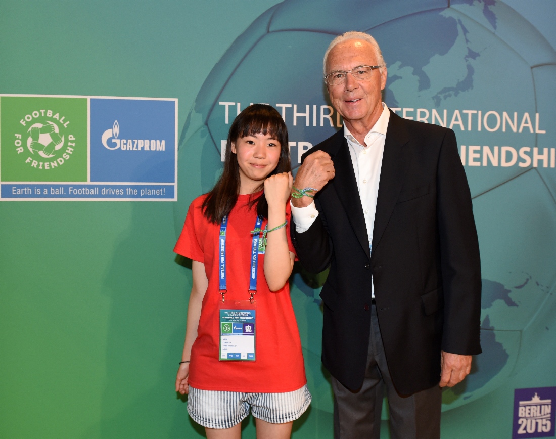 Franz Beckenbauer nahm am Dritten Internationalen Kinderforum Football for Friendship teil