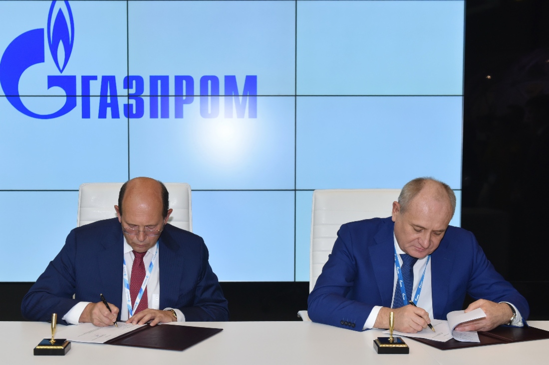 Im Rahmen des VII. Petersburger Internationalen Gasforums unterzeichneten der Vorstandsvorsitzende des Staatskonzerns Avtodor, Sergey Kelbakh, und Vitaly Markelov einen Maßnahmenplan (Roadmap) zur Entwicklung der Erdgastankstelleninfrastruktur auf föderalen Autostraßen, die dem Zuständigkeitsbereich von Avtodor zugeordnet sind