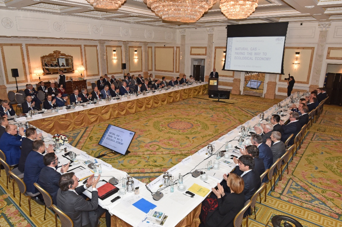 Alexey Miller hielt die Präsidiumssitzung des International Business Congress ab