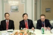 Der Präsident und CEO der Mitsui & Co., Ltd., Tatsuo Yasunaga (Mitte), während des Arbeitstreffens mit Alexey Miller im Rahmen des Petersburger Internationalen Wirtschaftsforums 2018