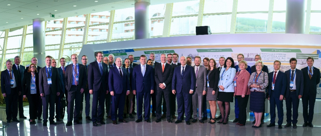 In der Verwaltungsregion Krasnodar fand unter Teilnahme von Sergey Khomyakov, Oleg Aksyutin und dem Uniper-Vorstandsvorsitzenden Andreas Schierenbeck eine Sitzung des Koordinationsrates der Gazprom und Uniper für wissenschaftlich-technische Zusammenarbeit, Aus- und Weiterbildung von Personal statt