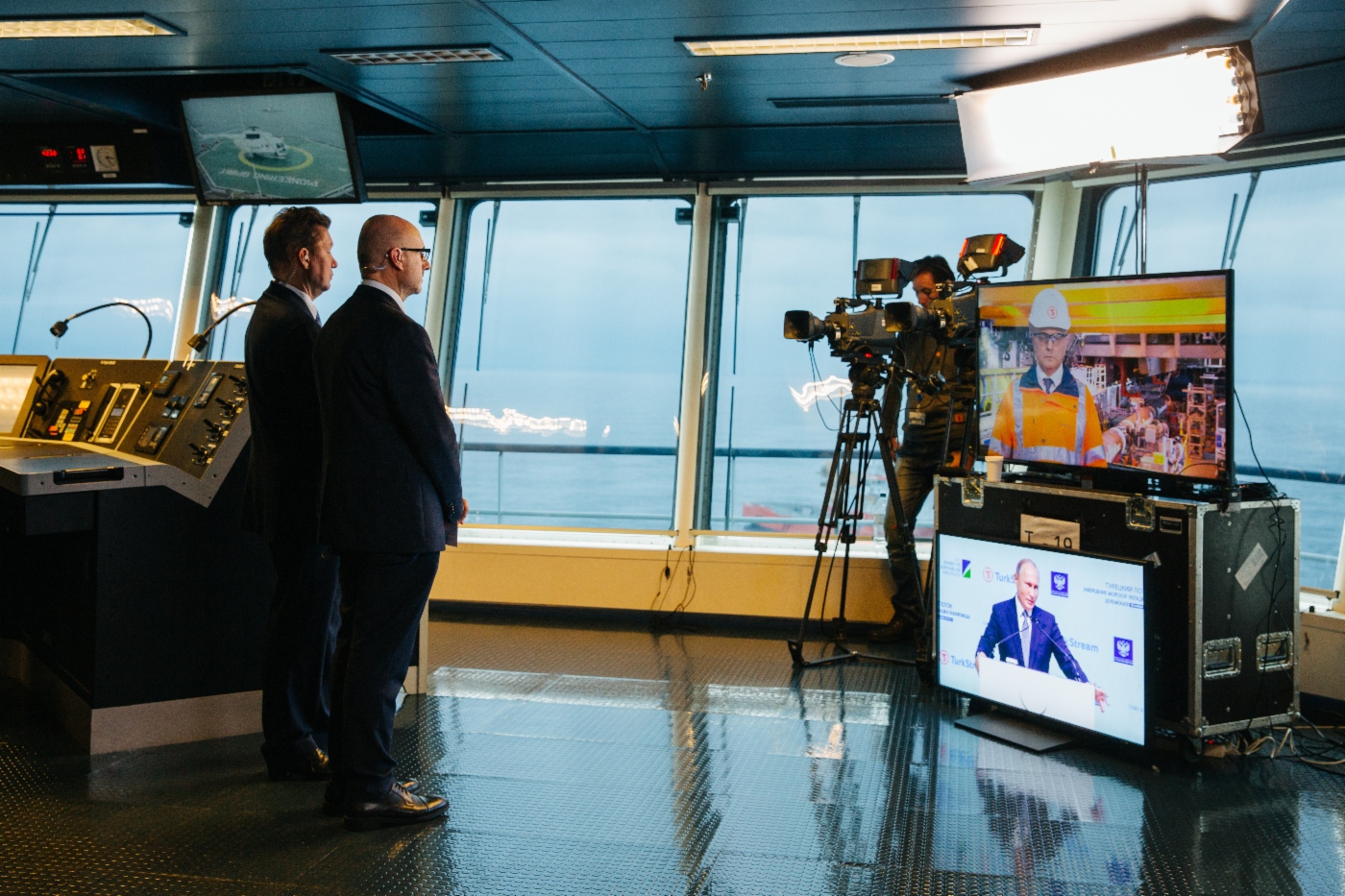 Alexey Miller und Vorstandsvorsitzender und Generaldirektor der BOTAS, Burhan Ozcan, nahmen am feierlichen Bauabschluss des Offshore-Abschnitts der Gaspipeline TurkStream teil