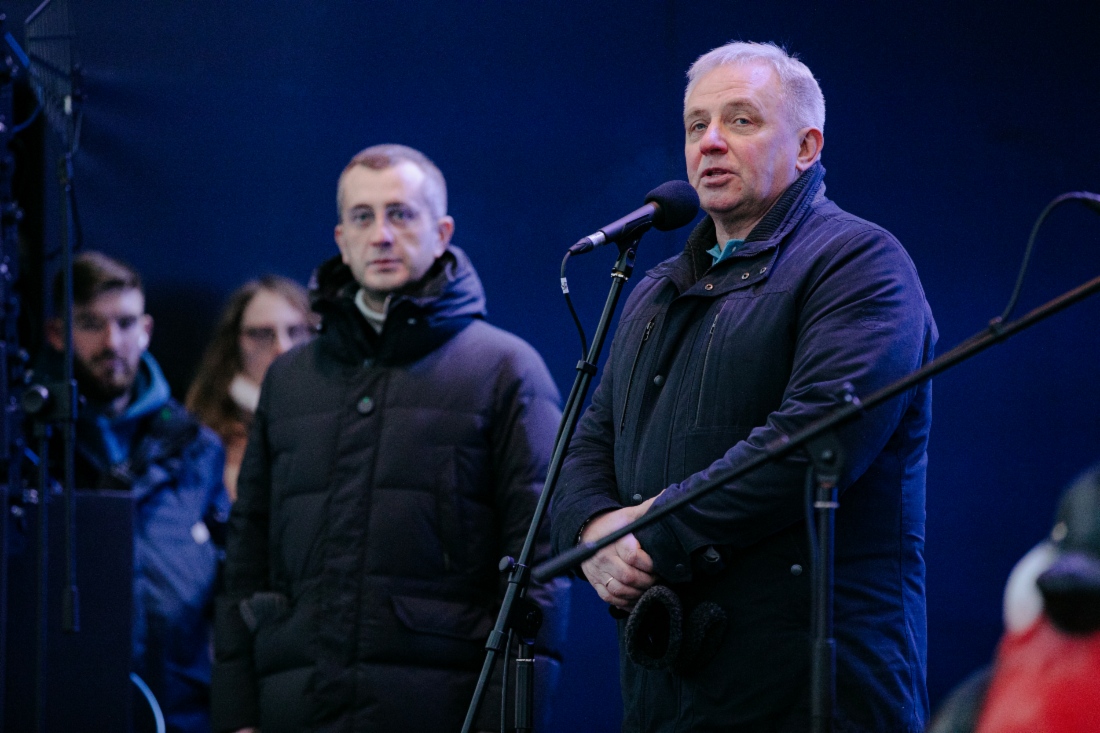 Gazprom eröffnete in Sankt Petersburg die weltweit größte Eislauffläche