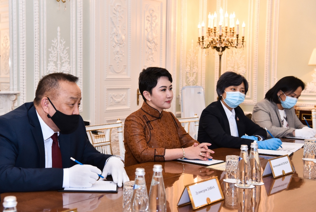 Alexey Miller und mongolische Außenministerin Batmunkh Battsetseg diskutierten über das Projekt Soyuz Vostok