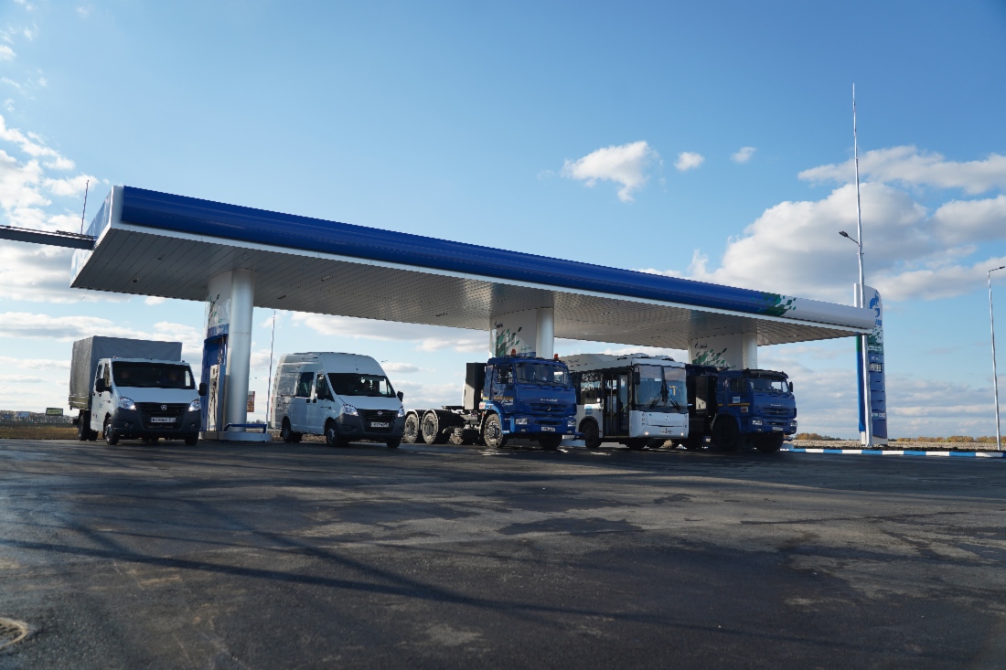 Gazprom nimmt Gasbetankungsanlagen in fünf russischen Regionen in Betrieb