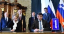 Alexander Medvedev, die Generaldirektorin der Gazprom Export, Elena Burmistrova (vorne links), und der Vorstandsvorsitzende der Geoplin d.o.o. Ljubljana, Bostjan Napast (vorne rechts), nahmen an Feierlichkeiten in Ljubljana teil, die dem Abschluss des mittelfristigen Vertrages zu Erdgaslieferungen nach Slowenien gewidmet waren. Foto: Tamino Petelinšek/Slovenian, Press Agency Source: Slovenian Ministry of Foreign Affairs