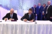 Alexey Miller und Claudio Descalzi unterschrieben im Rahmen des Internationalen Wirtschaftsforums 2014 in Sankt Petersburg eine Ergänzung zu den bestehenden Verträgen über Gaslieferungen nach Italien