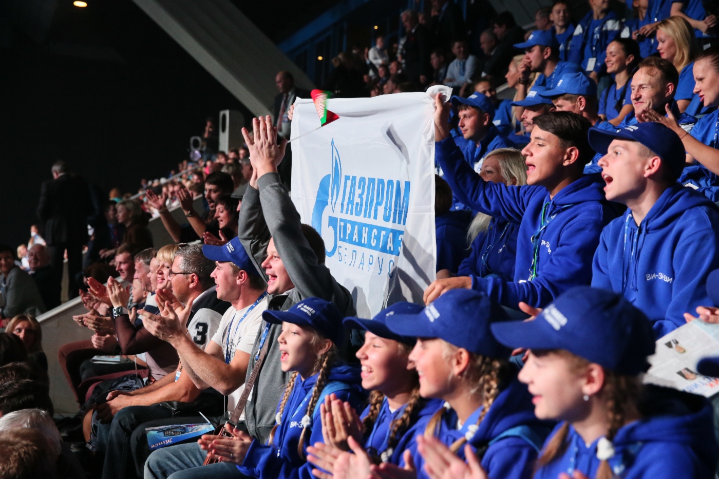 Delegation der OAO Gazprom Transgaz Belarus auf der Eröffnungszeremonie des Festivals